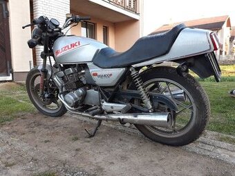 SUZUKI GSX 400F