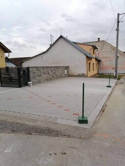 Pokládka zámkovej dlažby