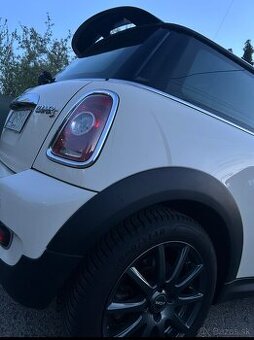 Mini Cooper S R56 1.6i 175 koní