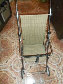 pevný kovový športový kočík retro