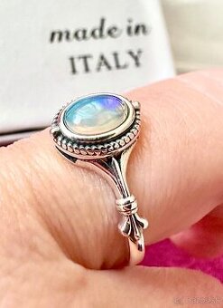 Nový strieborný vintage prsteň s opálom