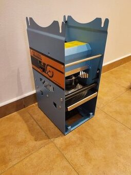 Zatavovací stroj na uzavírání kelímků do gastro provozu