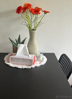 Jedálenský stôl so 4 stoličkami