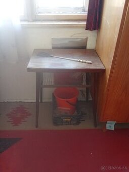 Retro stolík