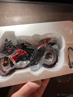 Suzuki GSX-R 1000R LCD 1/12