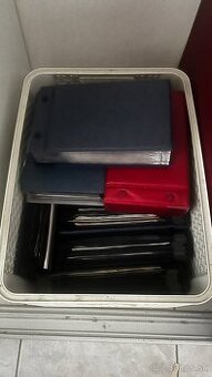 Zberateľská kolekcia starých obálok so známkami