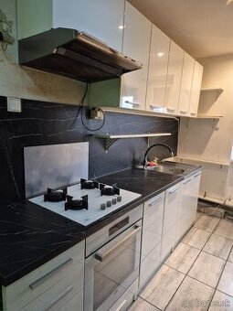 Predám 3 iz. byt na ul. Priateľstva v Komárne