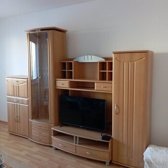 Predám nábytok - skriňa , obývačkova stena , konferenčný sto