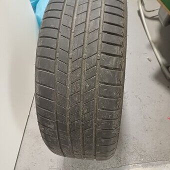 Nove letne gumy Bridgestone 225/40R19