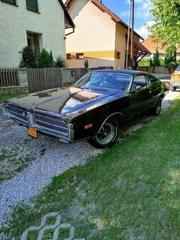 Predám Dodge charger SE
