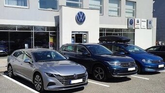 Skladník a predajca automobilových dielov a príslušenstva