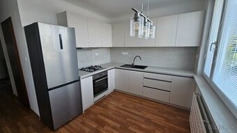 2i zariadený byt s balkónom, centrum Prievidza