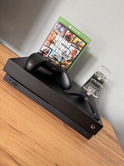 Xbox one X 1 tb + nabíjačka na ovládač + gta V