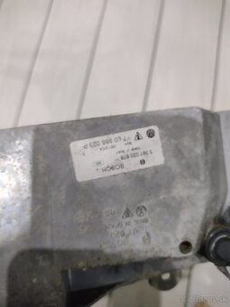 Motorček predných stieračov s mechanizmom