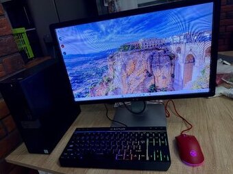 PC, monitor s pivot + herná myš a klávesnica