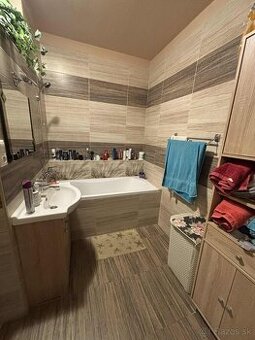 kompletne Rekonštruovaný 3 izbový byt v Dunajskej Stre