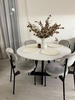 Jedalenská stolička