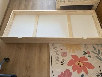 Drevený úložný priestor pod posteľ