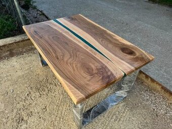 Konferenčný orechový stôl z masívu s epoxidom - 1