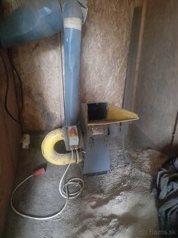 Briketovacie a drviace stroje