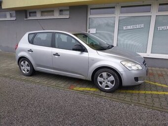 Predám KIA Ceed 1.4 16V CVVT, 77 kW Klíma nova stk ek