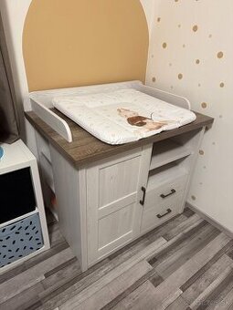 Prebalovací pult / komoda + regal