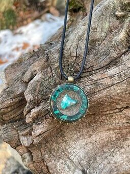 Prívesok z malachitu zo Španej Doliny v epoxide