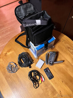 Videokamera - Sony DCR HC19E