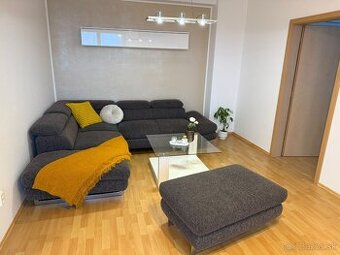 Na predaj 2-izbový byt s veľkým balkónom – Budatínska ul. B