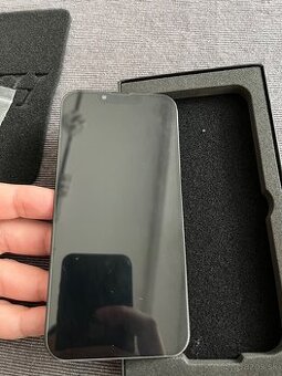 Displej na IPhone 13