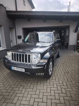 Predám jeep cherokee 2.8 CRD – 4x4, spoľahlivé SUV, TOP stav