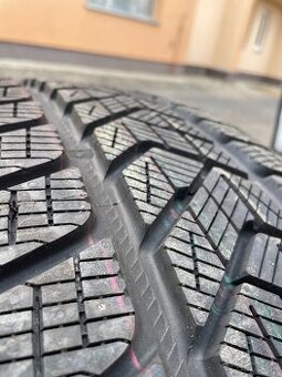 Nové Zimné Pirelli Scorpion Winter 255/55R20 110V XL , 310