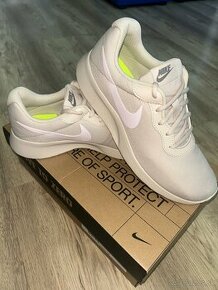 Dámske tenisky Nike Tanjun