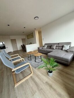 Na prenájom 4 izb. byt Hlohovec s 2 parkovacími miestami
