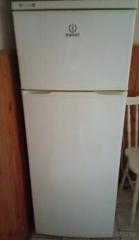 Chladnička s mrazničkou zn INDESIT TRIEDA A PLUS