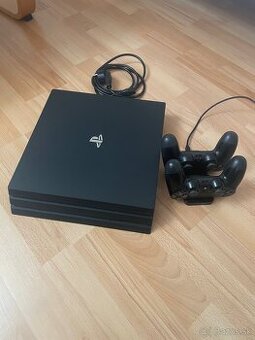PS4 Pro + 2 ovládače + hry
