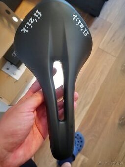 Sedlo Fizik Tempo Aliante R5 Large, šírka 155 mm