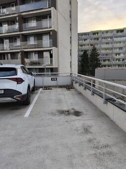 Komfortné a bezpečné parkovacie miesto na Terase pri Galérii