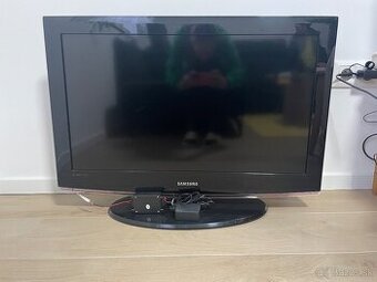 Samsung televízor 82cm LCD