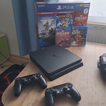 PS4 s dvoma ovládačmi