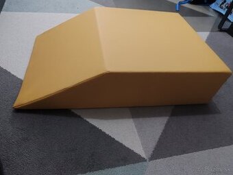 Ortopedický klinovy vankuš