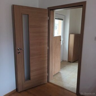 Predám interiérové dvere a zárubne3ks 60,70...Nitra.moznost