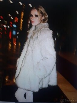 Kozuch s vyraznymi ramenami Zara