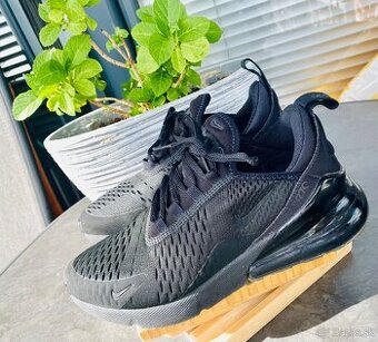 Dámske tenisky Nike Air Max 270, veľkosť 38, farba čierna