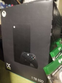 Xbox X 1TB SSD plus 2ovladace ,3hry