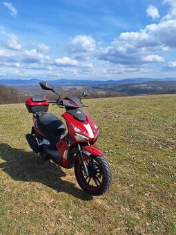 Skúter Adamoto Derbi 125