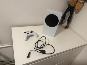 Xbox series s  +  1x ovládač