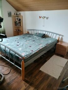 Spálňový set- posteľ, matrac, nočné stolíky