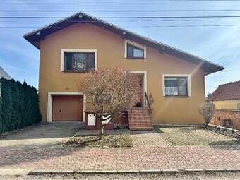 Priestranný 6.-izb. RD, 612m2 pozemok, obec Smolenice