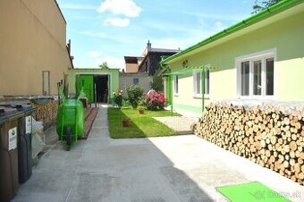 PRIESTRANNÝ A ZREKONŠTRUOVANÝ 6-IZBOVÝ DOM V CENTRE MESTA, P